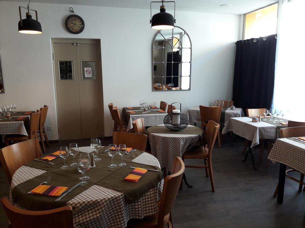 Hotel-Restaurant "Chez Carriere" Aigues-Mortes Buitenkant foto